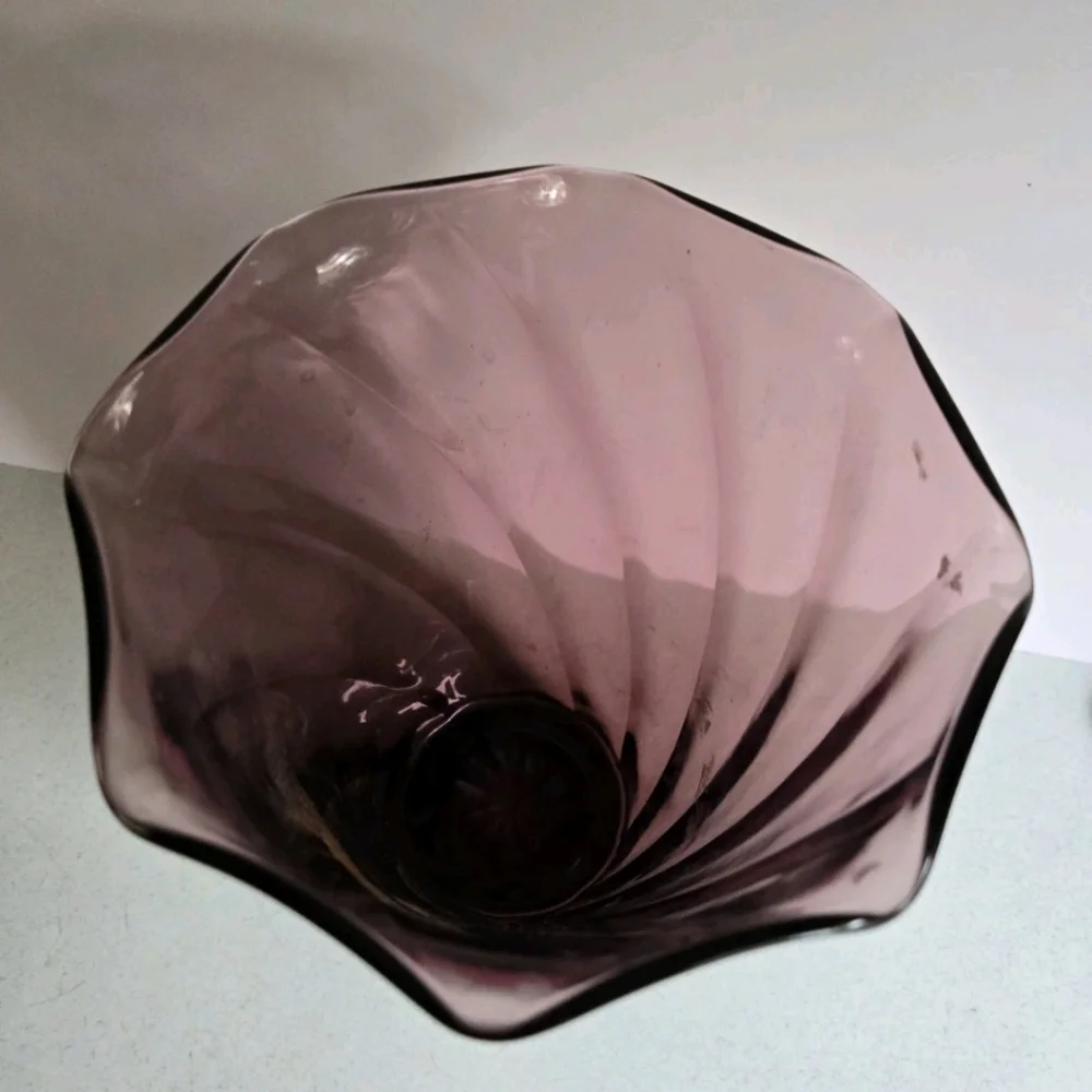 Purple Vase Ruffled Rim Glass Vtg - Picture 5 of 5